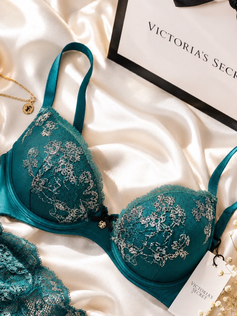 Victorias Secret Push Up Teal Lace Underwire Bra - Women Intimates 36C NWT